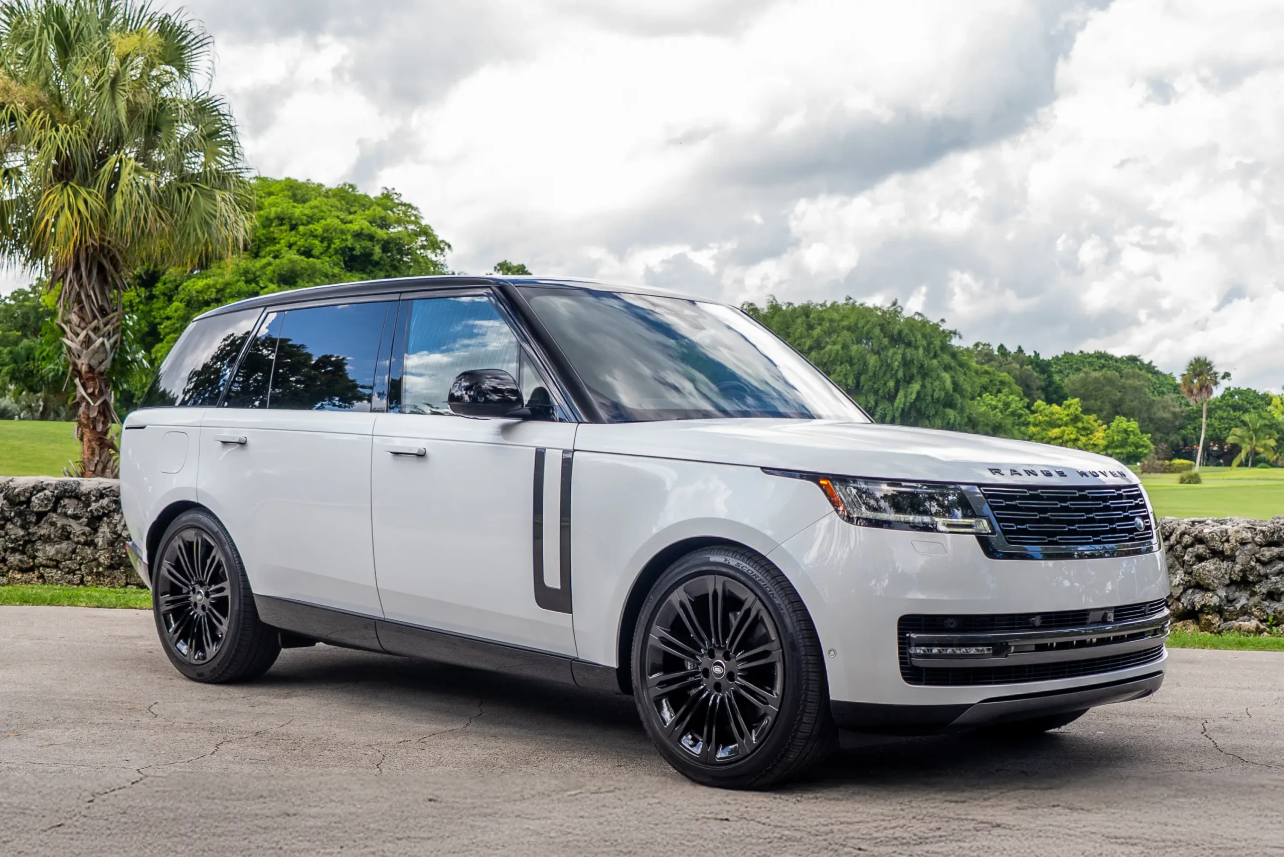 Range Rover HSE LWB – White