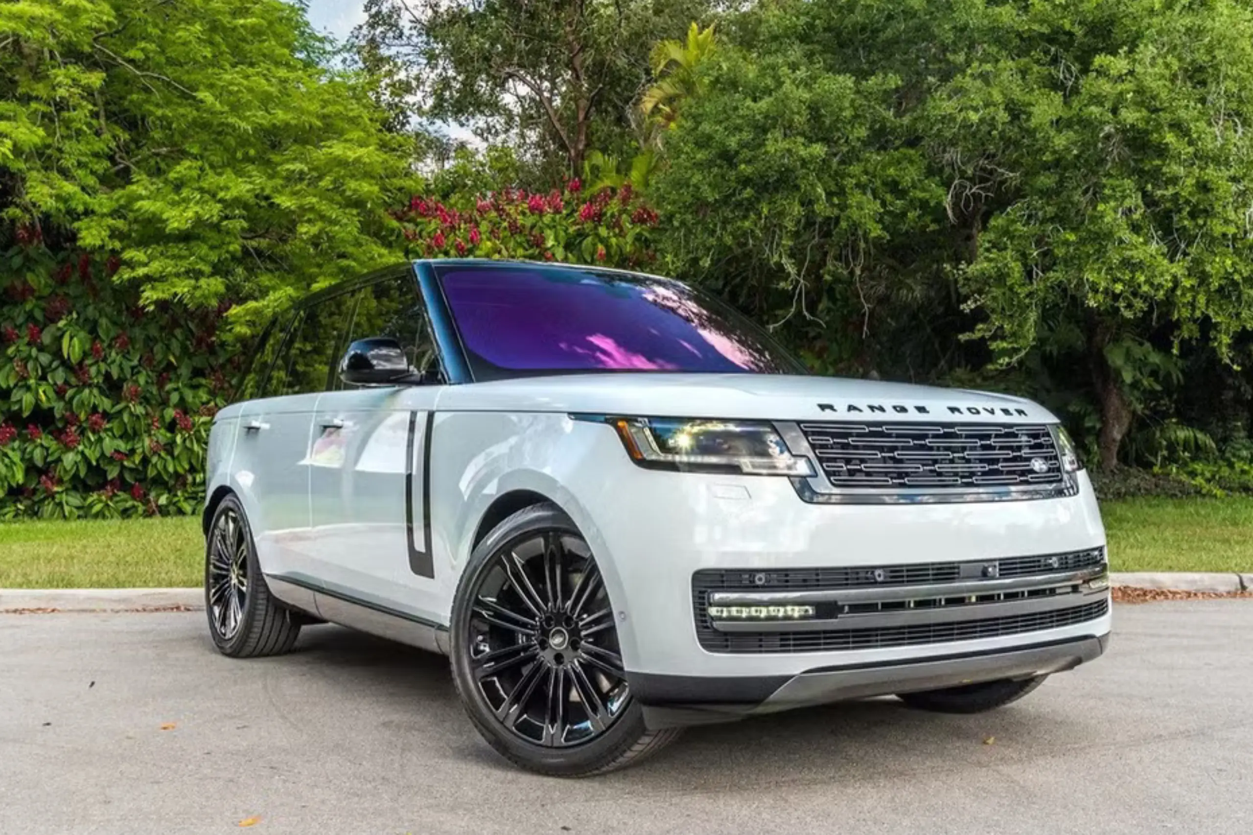 Range Rover SE P550 – White