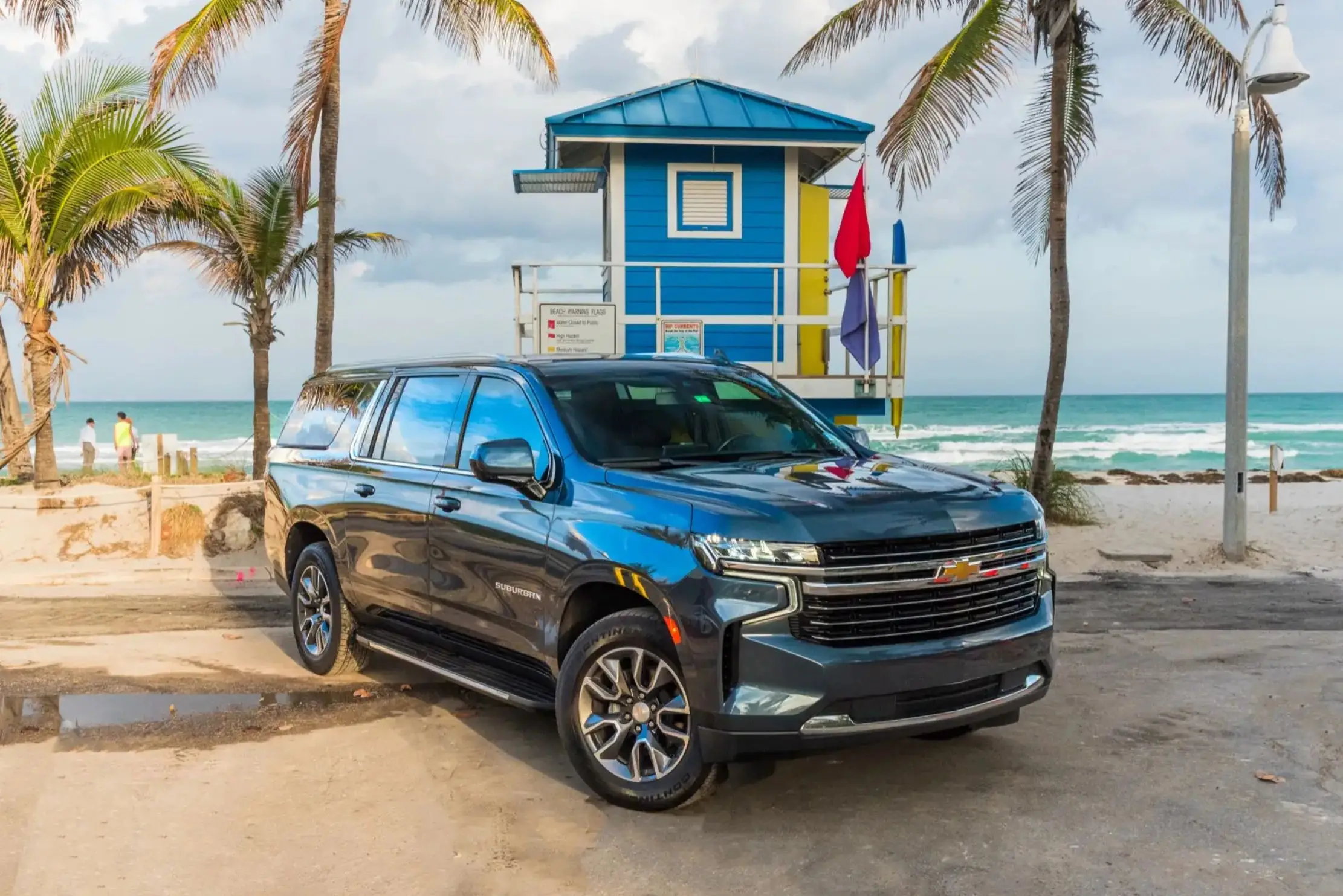 Chevrolet Suburban LT – Grey