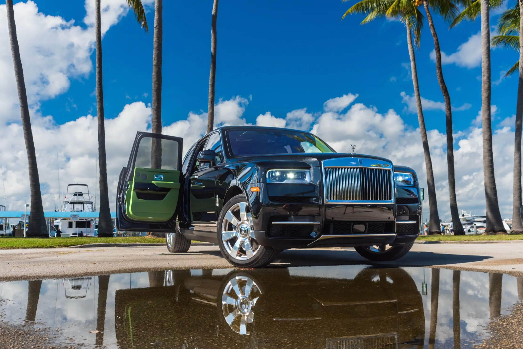 Rolls Royce Cullinan – Black/Green
