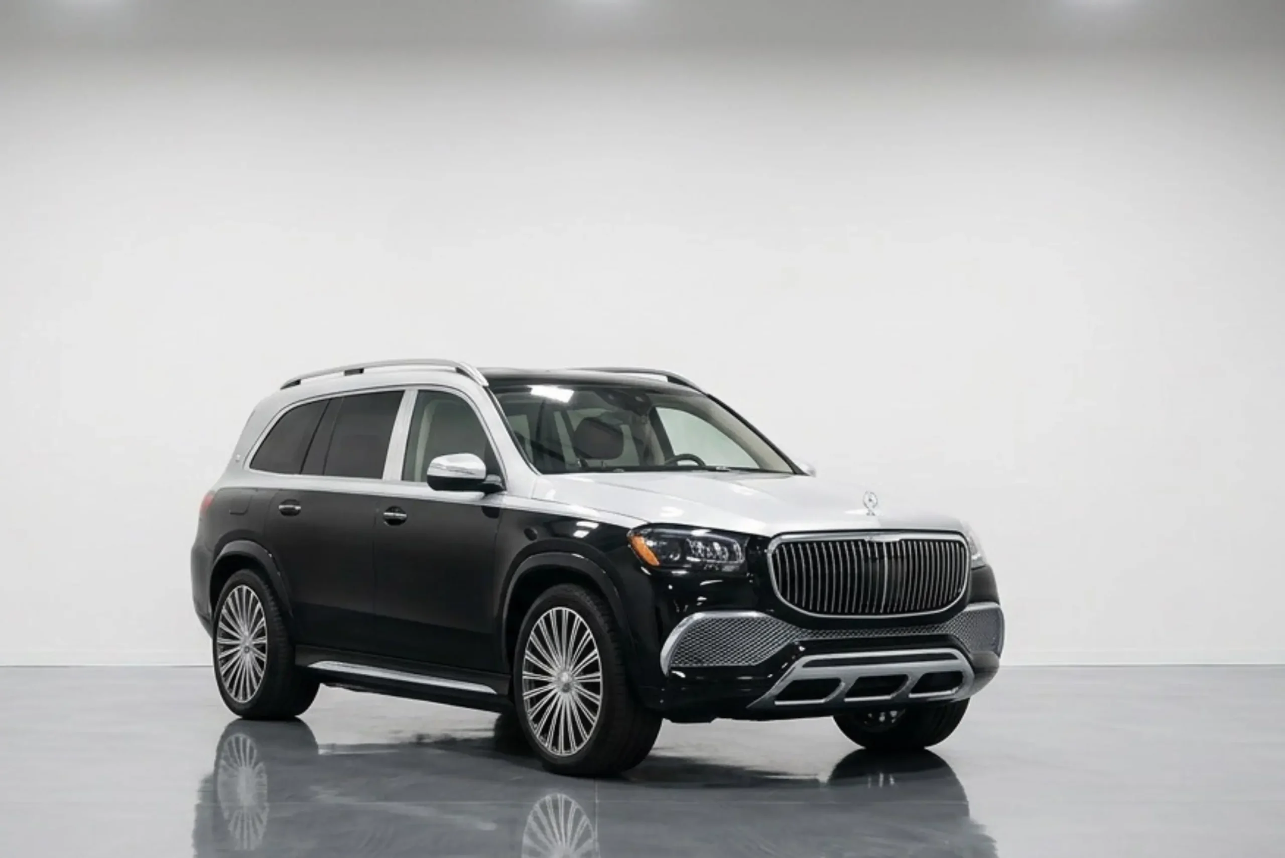 Mercedes Benz Maybach GLS 600 – Black/Silver