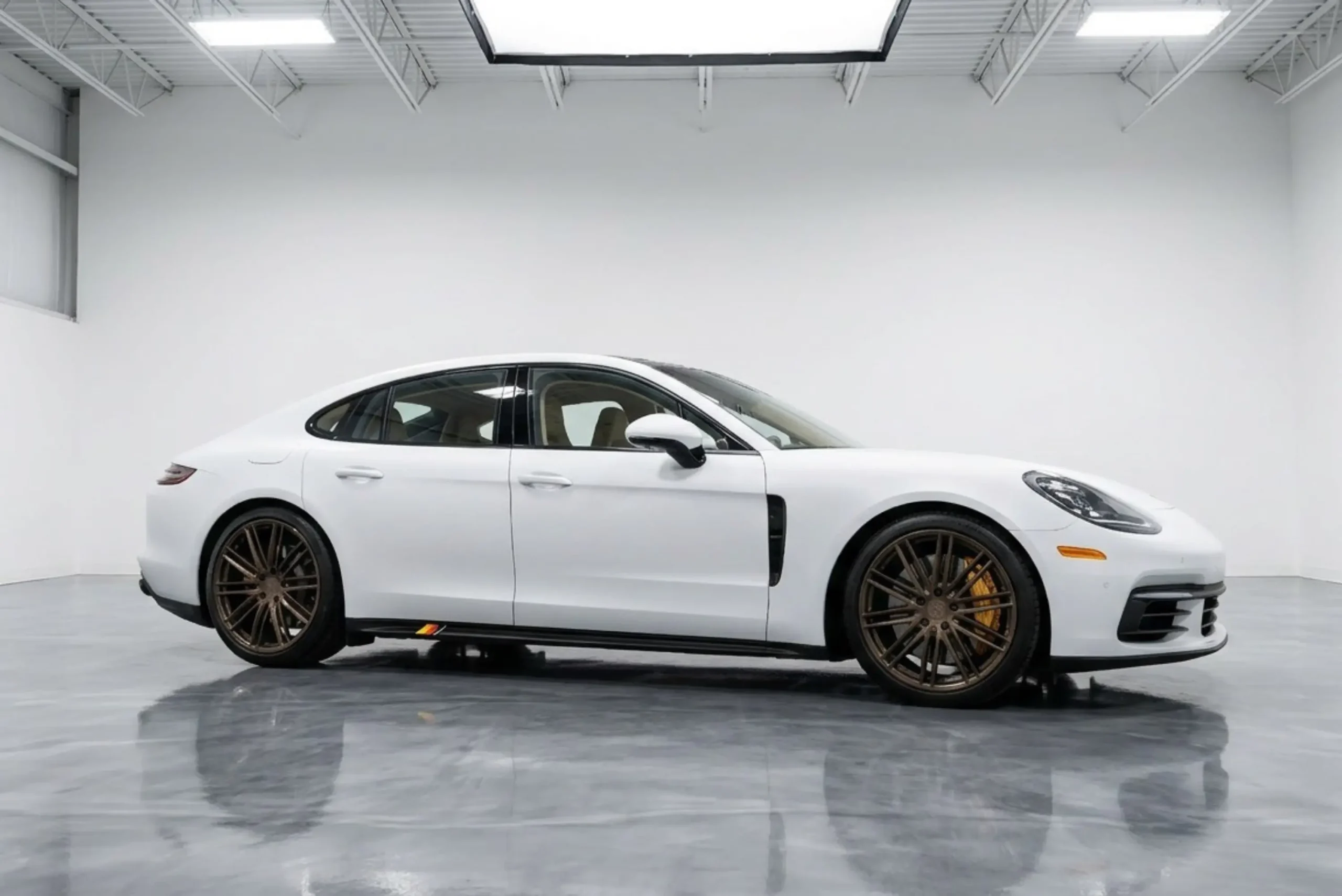 Porsche Panamera 4 – White