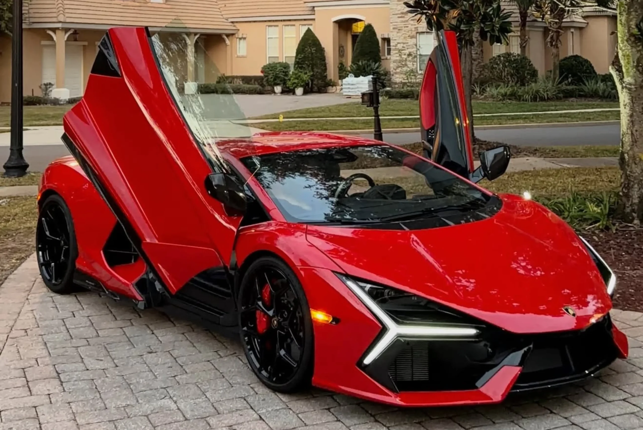 Lamborghini Revuelto – Red